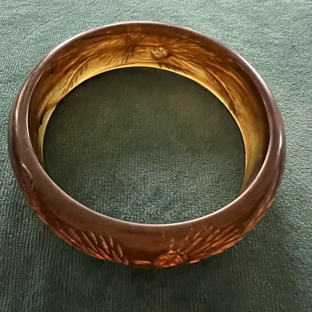 Vintage Carved Lucite Bangle Bracelet Amber Swirl Pineapple Tropical Chunky - Picture 13 of 15